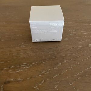 Full Night's Sleep Cooling Blurring Undereye Balm - White